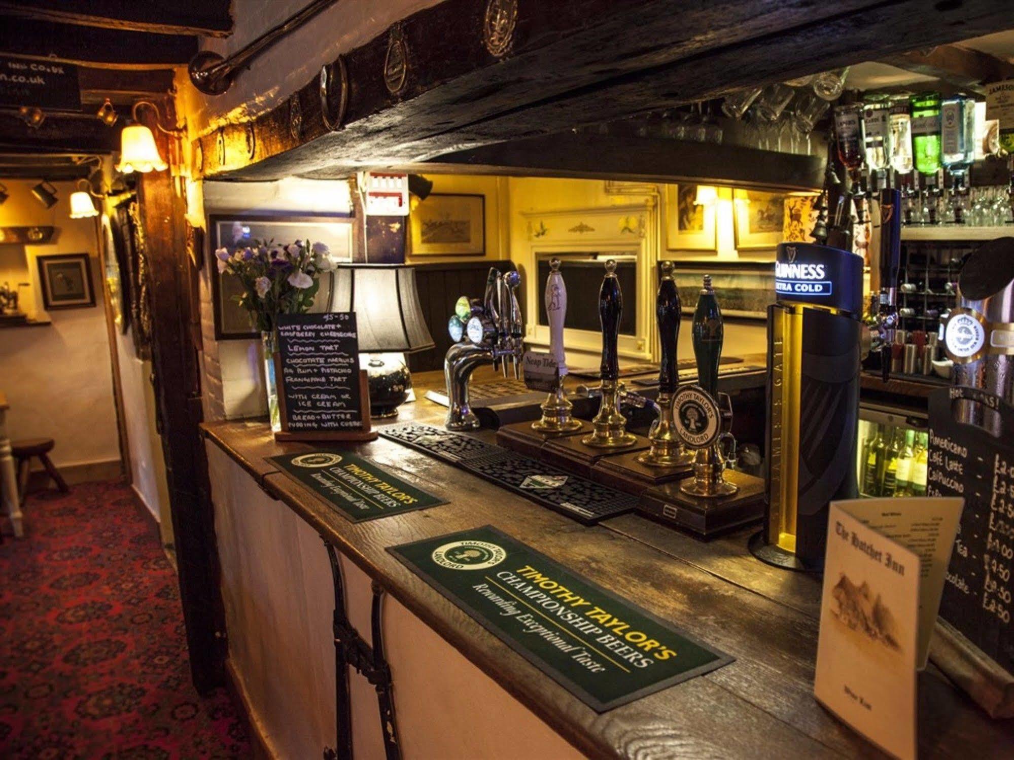 The Hatchet Inn Chute Buitenkant foto